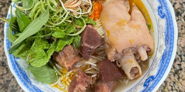 Bún Bò - Cô Linh - Chợ Phú Thuỷ