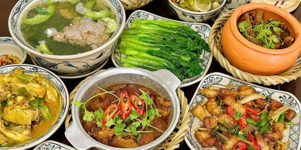 Cơm Nhà - Vị Quê Mẹ Nấu