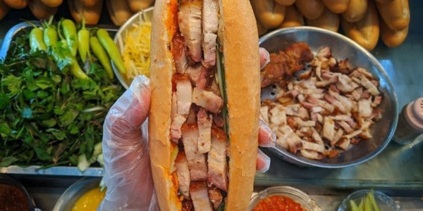 Bánh Mì, Bún Thịt Nướng Và Cơm Sườn Tài Phát