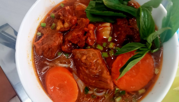 Cô Gái - Bò Kho, Nui & Bánh Canh - Lý Tự Trọng