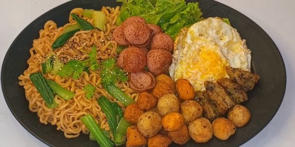 Thằng Bờm Ăn Vặt - Panna Cotta, Mì Trộn & Cá Viên Chiên - Hẻm 548 Đường 3/2