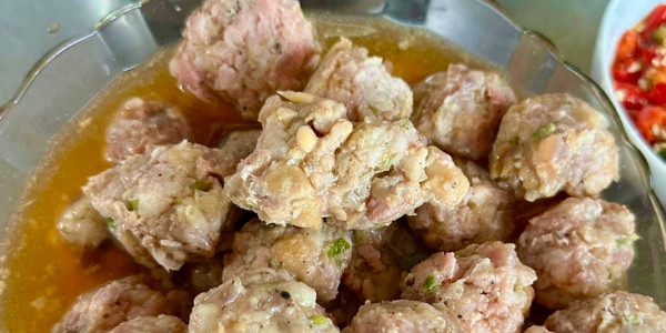 Bánh Mì Xíu Mại & Gà Xé - 115/7 Lê Lợi