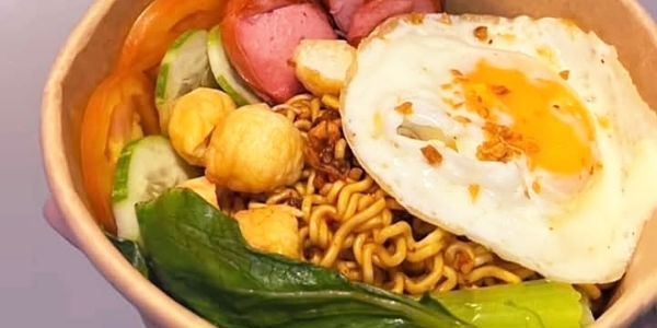 Chân Gà Sốt Thái & Mỳ Trộn Indomie - Huỳnh Tấn Phát