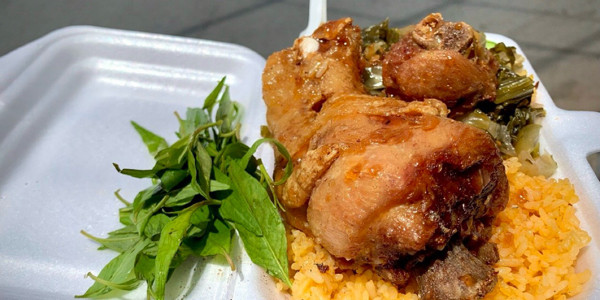 Cơm Gà Xối Mỡ Vân - 129 Lê Văn Nghề