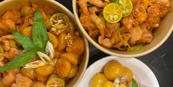 Chân Con Gà Sốt Thái