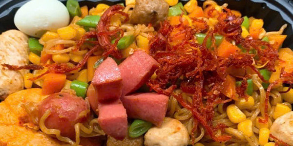 Bếp Ăn Đêm Gia Huy - Bánh Mỳ Nem Khoai & Mì Trộn Indomie
