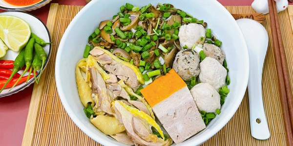 Tiệm Ăn Nhỏ - Cơm Tấm & Bún Mọc Gà