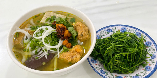 Cô Ánh - Bánh Canh Chả Huế