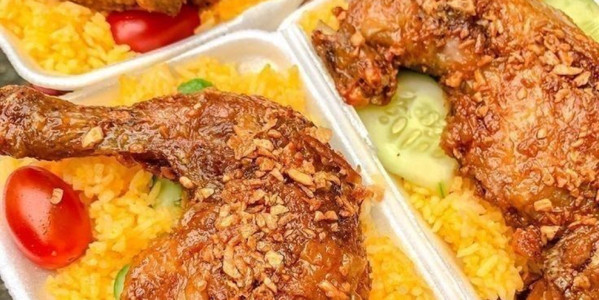 Cơm Gà Mắm Tỏi, Mì Trộn & Cá Viên Chiên Nước Mắm - La Cà Ăn Vặt