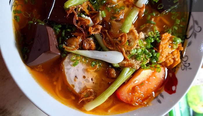 Bún Riêu Cua Bà Thức - Giữ Trọn Hương Vị Xưa - 300 Trần Hưng Đạo