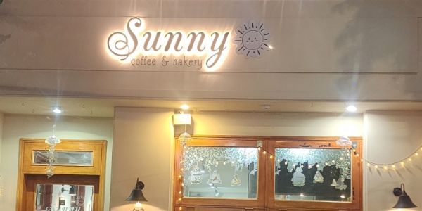 Sunny Coffee & Bakery - Cách Mạng Tháng 8