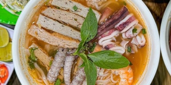 Hủ Tiếu Mực Gia Ngân - Bùi Văn Bình