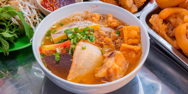 Tí Em - Bún Riêu Cua Ốc & Bún Mọc Chả