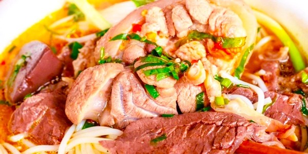 O Hồ - Bún Bò Huế & Lẩu Gà Lá É