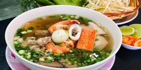 Nước Ép, Hủ Tiếu & Bánh Canh - Lê Duẩn