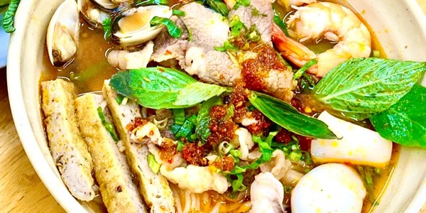 Bún Thái & Bún Bắp Bò Riêu Cua - 2 Cô Gái