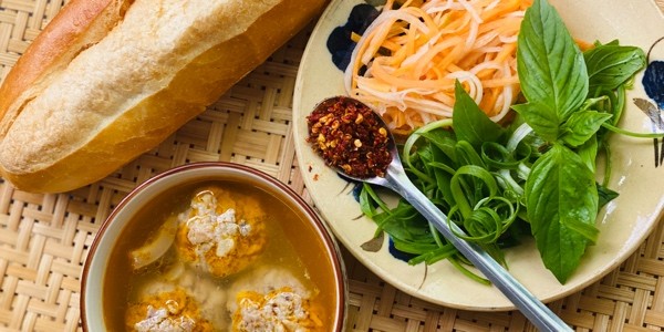 Bánh Canh Nhà & Bánh Mì Chấm - 86A Trần Phú