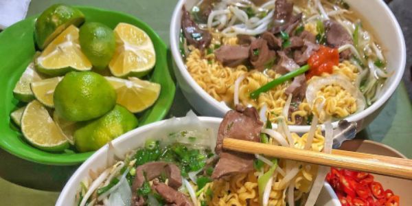 Mỳ Chua Cay Quán Ngon - Lò Đúc