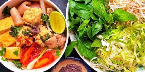 Vỹ Dạ - Bún Bò, Bánh Mì Thịt Xíu Và Bò Lá Lốt - Nguyễn Văn Săng