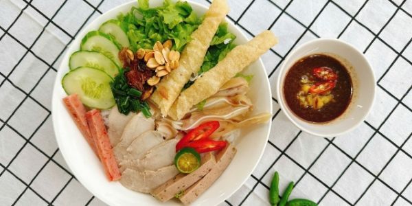 Tiệm Ăn Má Thúy - Bún Mắm Nêm, Bánh Cuốn Bình Định & Bún Thịt Nướng - Phạm Văn Đồng