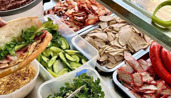 Bánh Mì, Cà Phê & Nước Ép - 97 Tân Xuân
