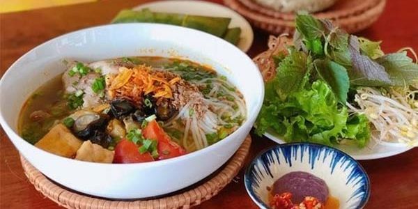 Út Quyên - Bún Bò Huế, Mì Quảng & Bún Riêu - Hoàng Bá Bích