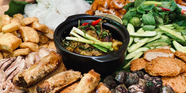 Bún Đậu Hai Chị Em