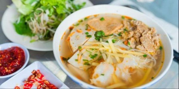 Đặc Sản Riêu Chả Quy Nhơn - Bánh Canh, Bún Chả Cá & Lẩu Gà Lá É