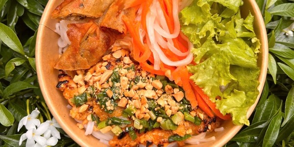 Chị Hai - Bún Thịt Áp Chảo, Mì Trộn & Cà Phê Pha Máy