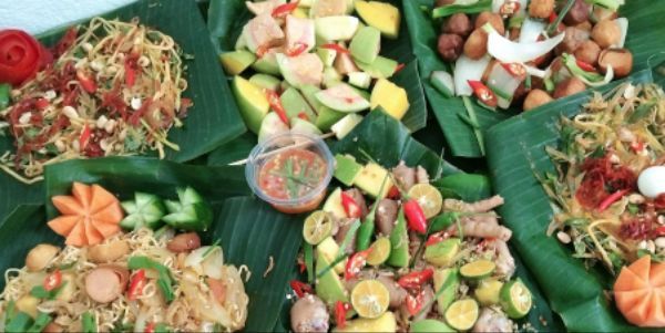 Cái Động Ăn Vặt - Lá Chuối