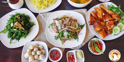 Cơm gà xối mỡ