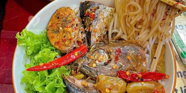 THẢO THẢOO - BÚN LÒNG XÀO NGHỆ, CÁ NỤC CUỐN BÁNH TRÁNG & BÚN TRỘN CÁ NGỪ RIM
