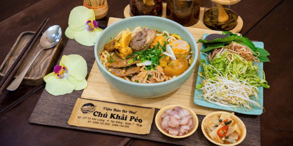 Bún Bò Huế Chú Khải Péo - Lê Văn Lương