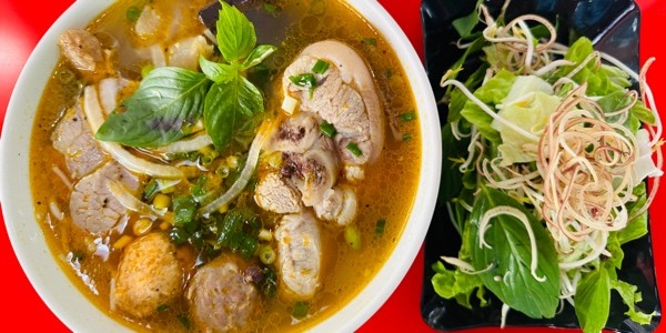 Bún Bò Huế - Cô Ba Linh - 53 Trương Định