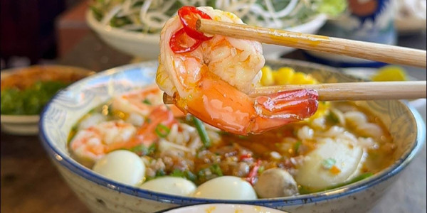 Phụng - Bánh Canh Chả Cá Nha Trang - Nguyễn Ái Quốc