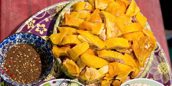 Quán Gà Ủ Muối & Tré Trộn Uyên Nghi - Cách Mạng