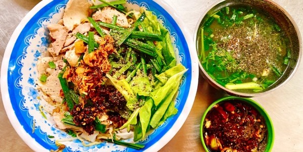 Cô Năm - Hủ Tiếu Mì, Bánh Canh & Bún Mọc - Nơ Trang Long