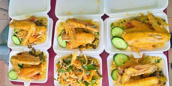 Cơm Gà Xối Mỡ - Quán Tý - 2 Phó Đức Chính