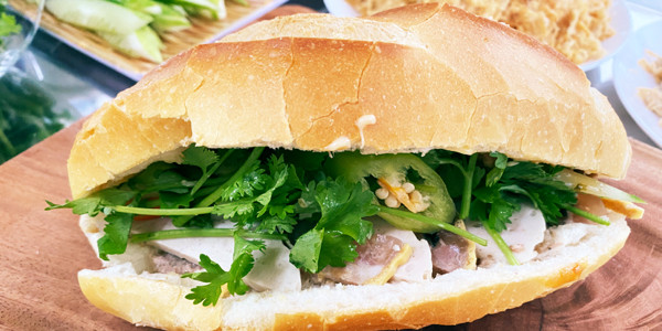 Bánh Mì Pate Long Xuyên Cô Mây - Lê Quang Định