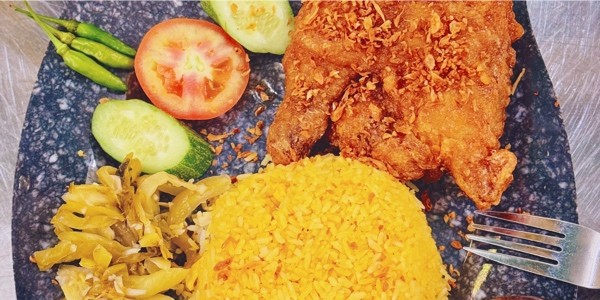 Cơm Gà Xối Mỡ Nguyễn Thúy
