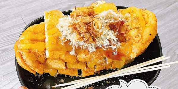 Ăn Vặt Thủy Béo - Bánh Mì Nướng Muối Ớt & Chân Gà Chiên Mắm Thái - Lê Lợi