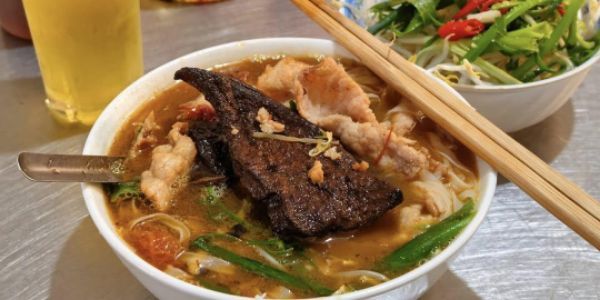 Tô To - Phở Gan Cháy Tỏi Nước Chua Cay, Cà Phê Đậm & Trà Hoa Quả - Khuất Duy Tiến