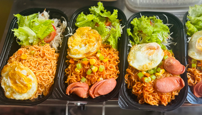 BÁNH MÌ & MÌ TRỘN NGON - QUỲNH - F9 83 84 Đường 3/2