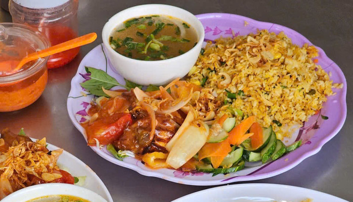 Cơm Chiên Tóp Mỡ Gỏi Chua - Tân Triều Mới