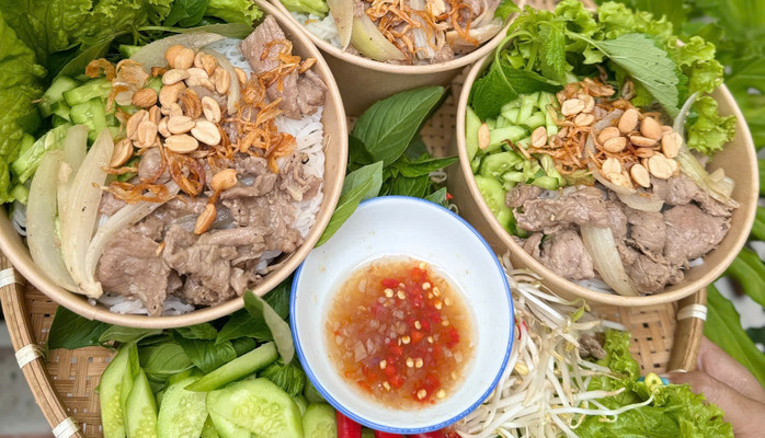 BÚN THỊT XÀO BÀ NĂM - Quận 7