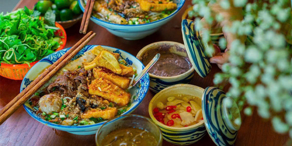 Bún Riêu Cô Hương Béo - Tạ Quang Bửu