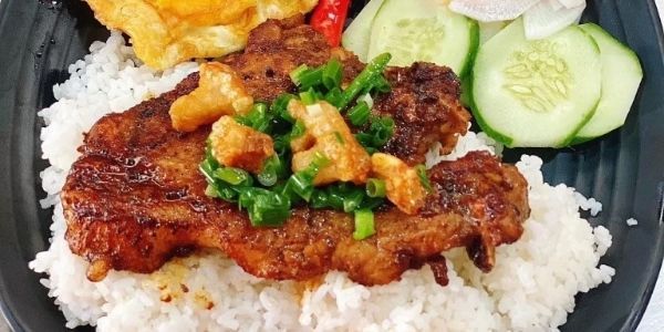 Bếp CƠM GÀ CHỊ CHÂU - Nguyễn Thiện Thành