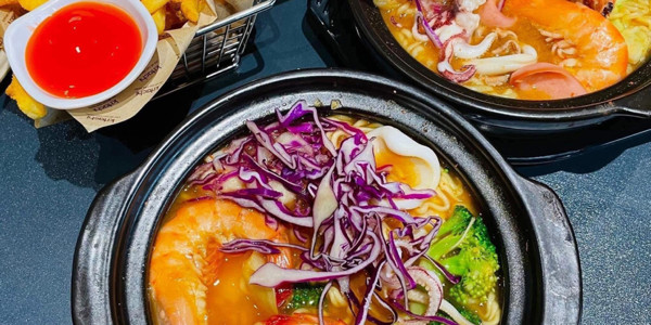 Tiệm Chúng Mình - Mỳ Cay, Bún Trộn & Nem Nướng