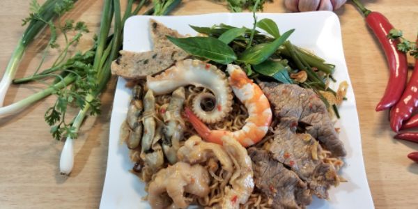 Cúc Kía - Mì Trộn Hải Sản