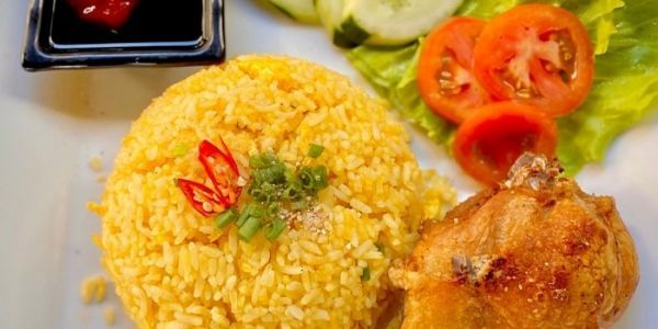 SÀI GÒN QUÁN 40 - Cơm Chiên Gà Xối Mỡ